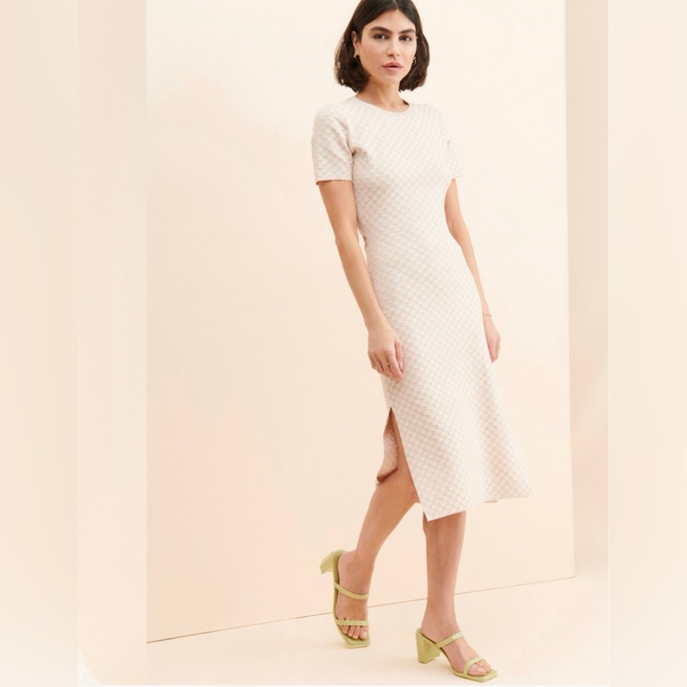 Short Sleeve Tan/Cream Knit Midi Dress w/ Checker Print and Open Back Cutout
